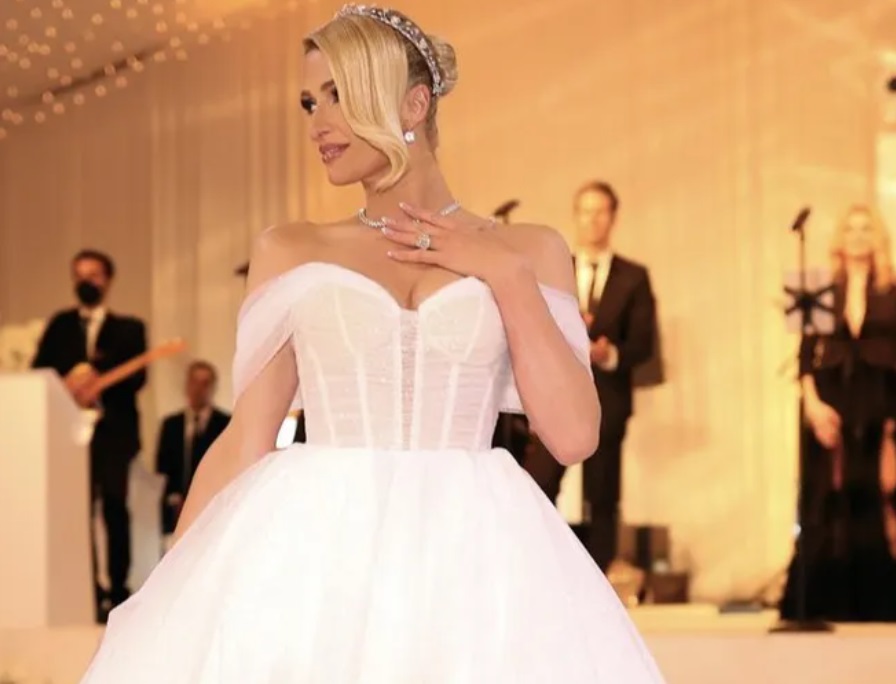 "Всего их было 45": Пэрис Хилтон поразила числом платьев, подготовленных для свадьбы
